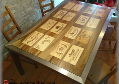 Tables sur mesure réalisées avec des caisses à vin