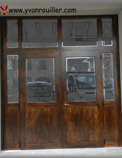Porte d’entrée en sapin lasuré,deux vantaux, verres isolants