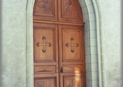 Rénovation d'une porte d'église