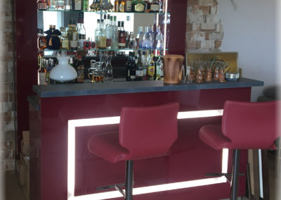Bar en stratifié, éclairage LED.