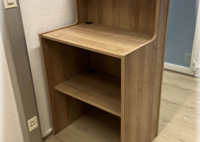 Meuble de réception pour cabinet de physio en mélaminé.