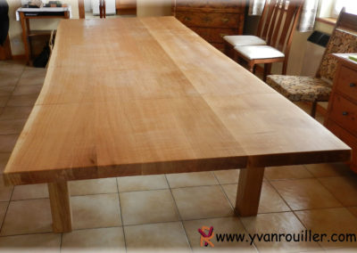 Table de salle à manger en chêne massif avec double rallonge (épaisseur 6 cm).